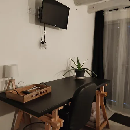 20 M2 Avec Salle D'eau Et Cuisine Privatives Guest house *