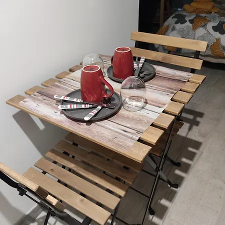 20 M2 Avec Salle D'eau Et Cuisine Privatives