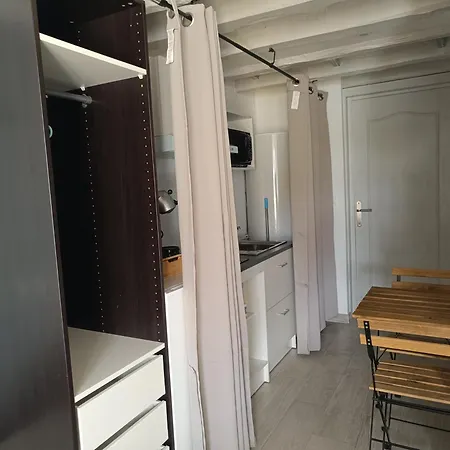 20 M2 Avec Salle D'eau Et Cuisine Privatives