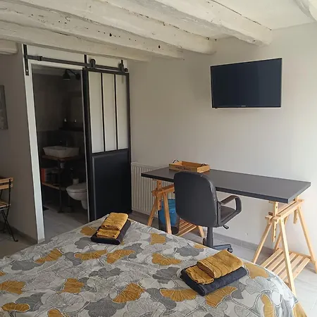 20 M2 Avec Salle D'eau Et Cuisine Privatives